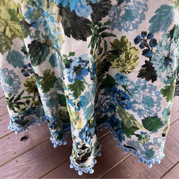 Handcrafted floral vintage circular tablecloth with 2 pillows - Picture 4 of 12